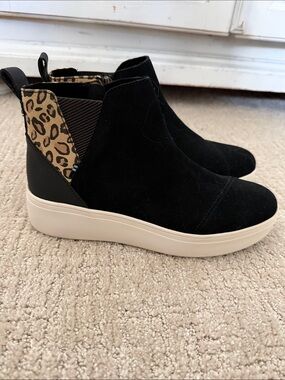 TOMS Women’s Black Suede Leopard Platform Ankle / Sneaker Booties Size 8